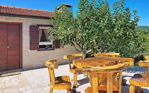 Ivana: Holz, Möbel, Holzbeize, Gartenmöbel, Tisch Im Freien, Garten, Hartholz, Blumentopf, Hinterhof, Stuhl
