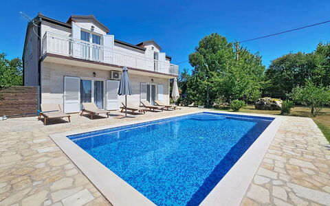 Ivana: Schwimmbad, Wohngebiet, Verbundwerkstoff, Resort, Estate, Schatten, Villa, Eco Hotel, Hotel, Ferienort
