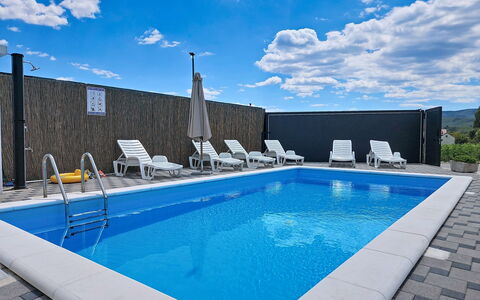 Ivana: Schwimmbad, Verbundwerkstoff, Gartenmöbel, Resort, Sonnenliege, Hotel