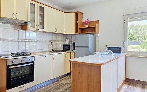 Ivana: Küche, Küchengerät, Countertop, Cabinetry, Flooring, Major Appliance, Holz, Interior Design, Möbel, Fussboden