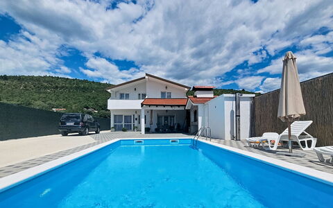 Ivana: Schwimmbad, Freizeit, Resort, Hotel