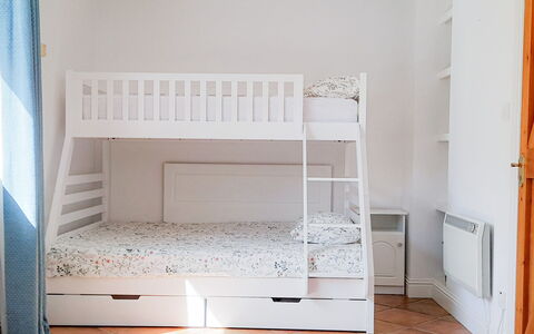 Ballyconneely Hc No.5: Möbel, Etagenbett, Schlafzimmer, Interior Design, Bett, Fussboden, Holz, Flooring, Zimmer, Bedding