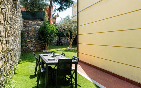 Casa Dell'Ulivo: Flooring, Fussboden, Garten, Hinterhof, Schatten, Rasen, Landscaping, Garten, Holzbeize, Gartenmöbel