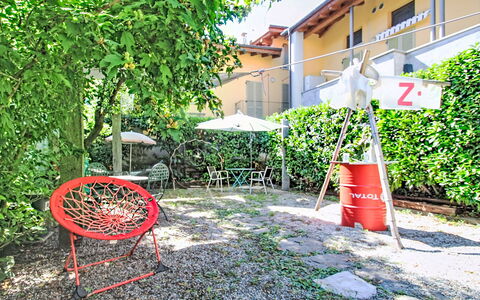 Verbania 695: Möbel, Stuhl, Gartenmöbel, Garten, Hinterhof, Garten, Schatten, Tisch Im Freien, Rasen, Landscaping