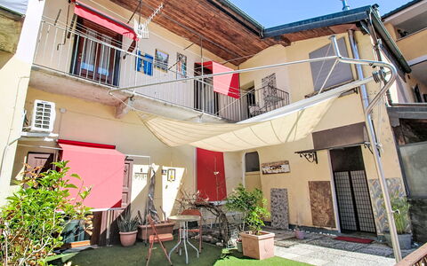 Verbania 695: Balkon, Schatten, Blumentopf, Zimmerpflanze, Hof, Stuhl, Markise