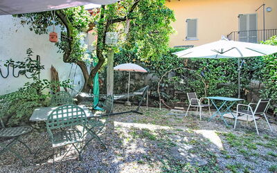 Verbania 695: Möbel, Gartenmöbel, Stuhl, Tisch Im Freien, Hinterhof, Garten, Garten, Schatten, Hof, Zimmerpflanze