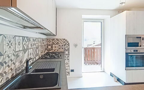 Federica: Flooring, Küche, Fussboden, Holz, Interior Design, Countertop, Major Appliance, Küchengerät, Zuhause, Cabinetry