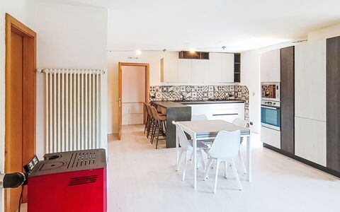 Federica: Flooring, Interior Design, Möbel, Fussboden, Holz, Decke, Zimmer, Beleuchtung, Küche, Wohnung
