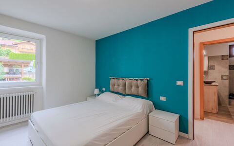 Federica: Interior Design, Schlafzimmer, Bett, Wand, Möbel, Flooring, Fussboden, Holz, Decke, Bettdecke