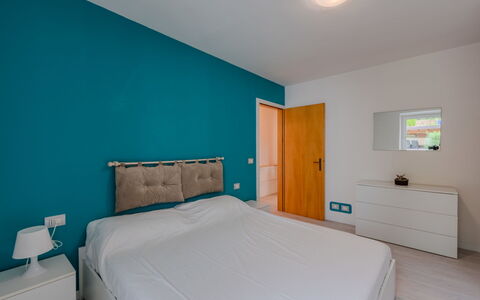 Federica: Interior Design, Möbel, Wand, Flooring, Schlafzimmer, Holz, Fussboden, Bett, Bettdecke, Bedding