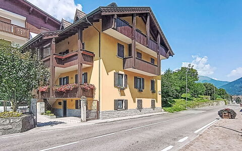 Federica: Wohngebiet, Nachbarschaft, Haus, Zuhause, Menschliche Siedlung, Balkon, Dorf, Vorort, Bergdorf