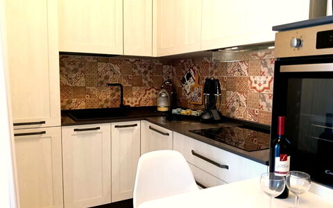 Oasi Blocco a: Küche, Küchengerät, Countertop, Major Appliance, Holz, Herd, Interior Design, Herd, Cabinetry, Flooring