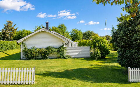 Jennys Pärla: Grün, Strauch, Haus, Garten, Zuhause, Grundstueck, Hütte, Rasen, Ground