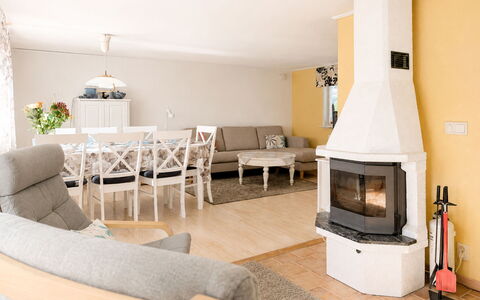 Jennys Pärla: Möbel, Interior Design, Flooring, Holz, Fussboden, Zimmer, Decke, Wohnzimmer, Beleuchtung, Couch