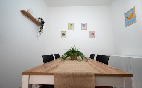 Sole Mare Sicilia: Möbel, Wand, Interior Design, Holz, Tabelle, Flooring, Küche & Esszimmer Tisch, Fussboden, Beleuchtung, Esszimmer