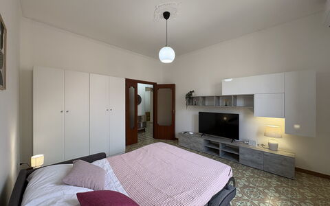 Sole Mare Sicilia: Möbel, Interior Design, Flooring, Fussboden, Wand, Zimmer, Decke, Holz, Bett, Schlafzimmer