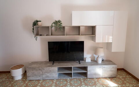 Sole Mare Sicilia: Möbel, Regale, Holz, Interior Design, Flooring, Regal, Fussboden, Zimmer, Wohnzimmer, Zuhause