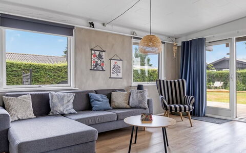 Solvey - 700M from the Sea: Möbel, Interior Design, Flooring, Holz, Fussboden, Couch, Zuhause, Decke, Wohnzimmer, Wohnung