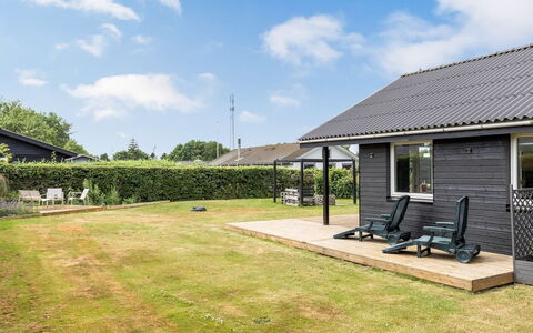Solvey - 700M from the Sea: Dach, Haus, Zuhause, Hütte, Abstellgleis, Rasen, Schatten, Garten, Garten, Gartenbauten