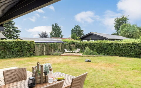 Solvey - 700M from the Sea: Strauch, Haus, Zuhause, Dach, Grundstueck, Garten, Schatten, Hütte, Rasen, Ground