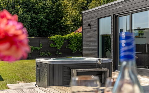 Lin - 80M from the Sea: Verbundwerkstoff, Hartholz, Garten, Deck, Holzbeize, Armatur, Design, Garten, Blumentopf