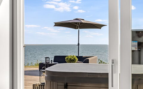 Lin - 80M from the Sea: Meer, Möbel, Ozean, Balkon, Gartenmöbel, Küste, Stuhl, Schatten, Strand, Deck