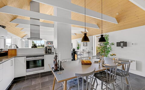 Helma - 580M to the Fjord: Interior Design, Möbel, Flooring, Holz, Decke, Küche, Light Fixture, Beleuchtung, Küche & Esszimmer Tisch, Fussboden