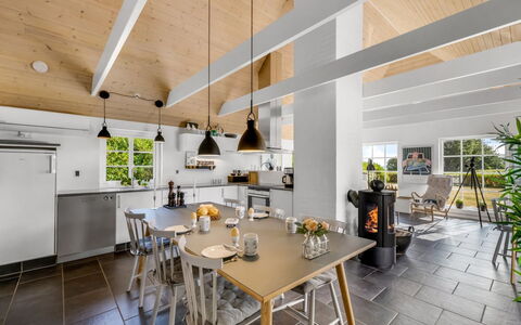 Helma - 580M to the Fjord: Möbel, Holz, Flooring, Interior Design, Decke, Stuhl, Fussboden, Beleuchtung, Küche, Tabelle