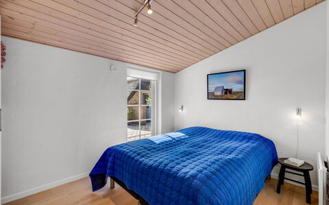 Helma - 580M to the Fjord: Holz, Decke, Interior Design, Fussboden, Zuhause, Flooring, Schlafzimmer, Möbel, Bett, Zimmer