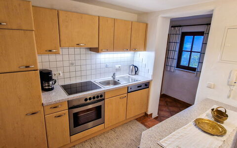 Hopfgarten im Brixental 696: Küche, Countertop, Flooring, Spüle, Fussboden, Zimmer, Cabinetry, Major Appliance, Wohnung, Sinken