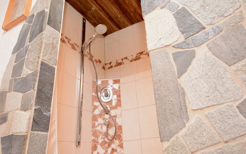 Hopfgarten im Brixental 696: Flooring, Fussboden, Fliese, Armatur, Installation, Badezimmer, Holzbeize, Duschkopf
