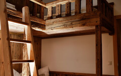 Kaiserchalet: Möbel, Bett, Etagenbett, Holz, Schlafzimmer, Interior Design, Fussboden, Flooring, Bedding, Zimmer