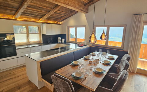 Kaiserchalet: Interior Design, Möbel, Holz, Flooring, Decke, Fussboden, Küche, Zimmer, Light Fixture, Zuhause