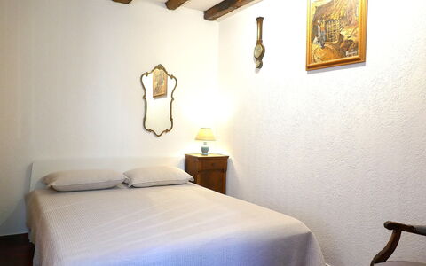 Ludiano 25: Bett, Schlafzimmer, Wand, Bedding, Bettdecke, Möbel, Interior Design, Holz, Fussboden, Linens