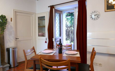 Ludiano 25: Möbel, Holz, Flooring, Interior Design, Esszimmer, Tabelle, Küche & Esszimmer Tisch, Stuhl, Fussboden, Beleuchtung