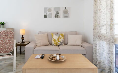 La Mar Serena: Möbel, Interior Design, Flooring, Couch, Wand, Fussboden, Tabelle, Holz, Zimmer, Wohnzimmer
