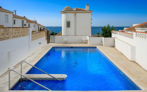 La Mar Serena: Schwimmbad, Meer, Freizeit, Balkon, Ozean, Urlaub, Ferienort, Villa, Geländer, Resort