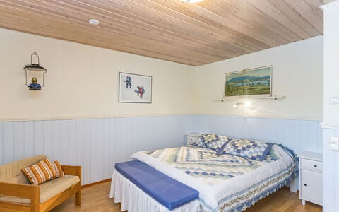 Hakojärventie 3B: Interior Design, Holz, Möbel, Flooring, Schlafzimmer, Fussboden, Decke, Bett, Zimmer, Bettdecke