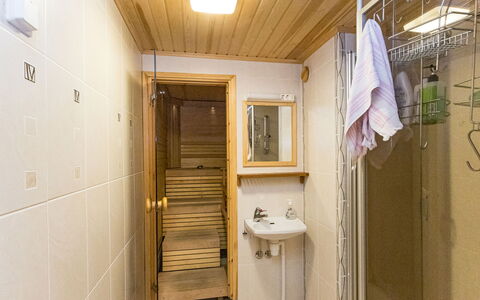 Hakojärventie 3B: Flooring, Fussboden, Holz, Interior Design, Armatur, Zimmer, Installation, Decke, Badezimmer, Zapfhahn