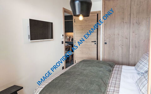Le Caprice Blanc: Möbel, Bett, Interior Design, Schlafzimmer, Flooring, Fussboden, Holz, Bedding, Zimmer, Decke