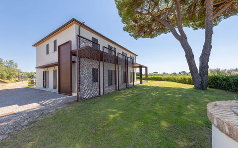 San Giuseppe: Zuhause, Estate, Bauernhaus, Schatten, Landscaping, Veranda, Villa, Balkon, Villa, Zaun
