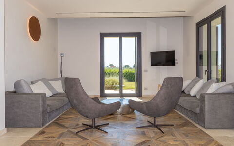 San Giuseppe: Möbel, Flooring, Interior Design, Fussboden, Holz, Wohnzimmer, Couch, Holzboden, Zuhause, Beleuchtung