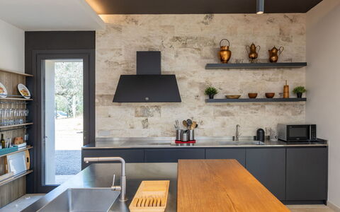 San Giuseppe: Küche, Countertop, Interior Design, Flooring, Möbel, Holz, Küchengerät, Light Fixture, Cabinetry, Beleuchtung