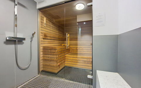 Grimentz 630: Flooring, Fussboden, Interior Design, Armatur, Decke, Installation, Fliese, Badezimmer, Dusche, Glas