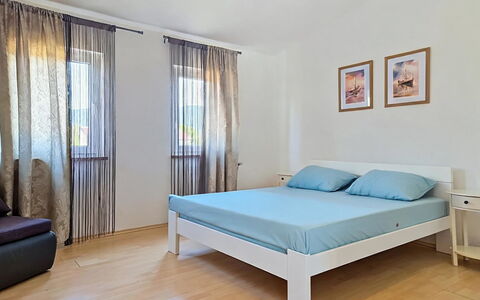 Marija: Möbel, Bett, Interior Design, Schlafzimmer, Fussboden, Flooring, Holz, Bedding, Bettdecke, Zimmer