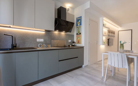 Perla Blu: Küche, Countertop, Interior Design, Küchengerät, Major Appliance, Cabinetry, Flooring, Möbel, Decke, Fussboden