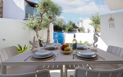 Perla Blu: Möbel, Tabelle, Stuhl, Küche & Esszimmer Tisch, Geschirr, Interior Design, Esszimmer, Tisch Im Freien, Gartenmöbel, Restaurant