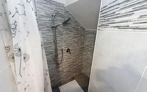 Habitat: Flooring, Fussboden, Fliese, Armatur, Badezimmer, Installation, Marmor