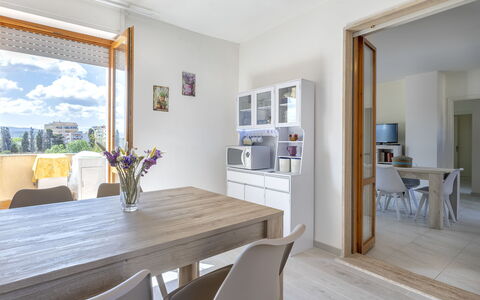 Mariposa: Möbel, Interior Design, Flooring, Fussboden, Holz, Stuhl, Decke, Tabelle, Esszimmer, Küche & Esszimmer Tisch