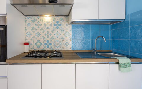 Mariposa: Küche, Major Appliance, Flooring, Küchengerät, Countertop, Fussboden, Herd, Herd, Spüle, Interior Design